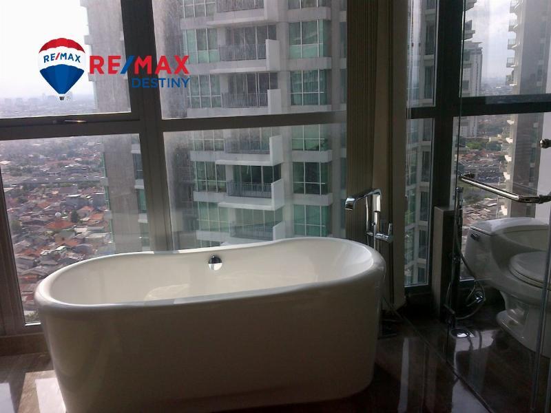 Exclusive big unit in Kemang Village apartment Bloomington tower. Must see - 1