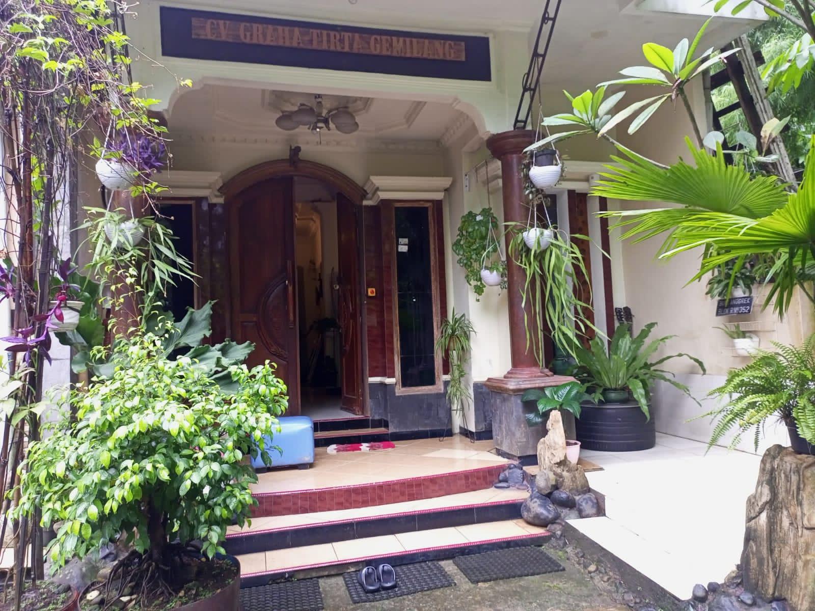 Dijual Rumah Cantik, Lokasi Strategis di Perumahan Bumi Anggrek - 2