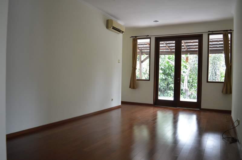 Bright and newly renovated  townhouse in Kemang area. Must see - 2