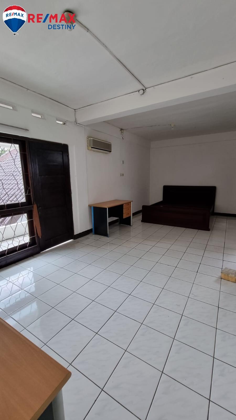 Rumah Terawat cocok untuk hunian atau di jadikan kantor di jln Tanjung -Menteng - 3