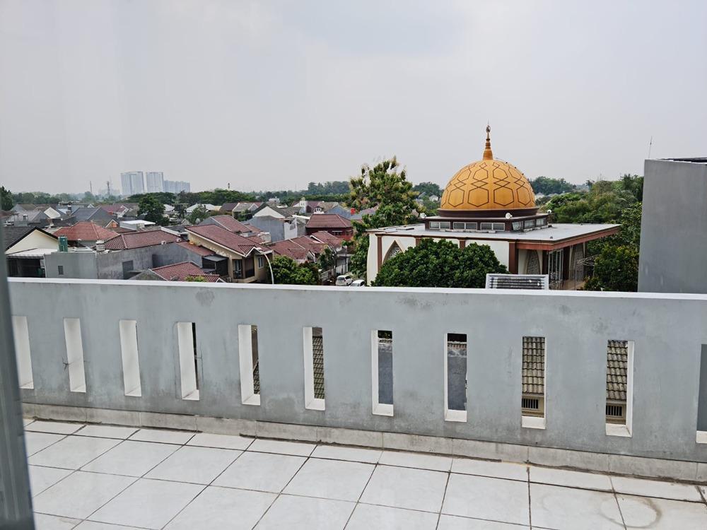 Dijual Rumah 4 Lantai Semi Furnished Nusaloka Bsd Nusaloka, Tangerang - 3