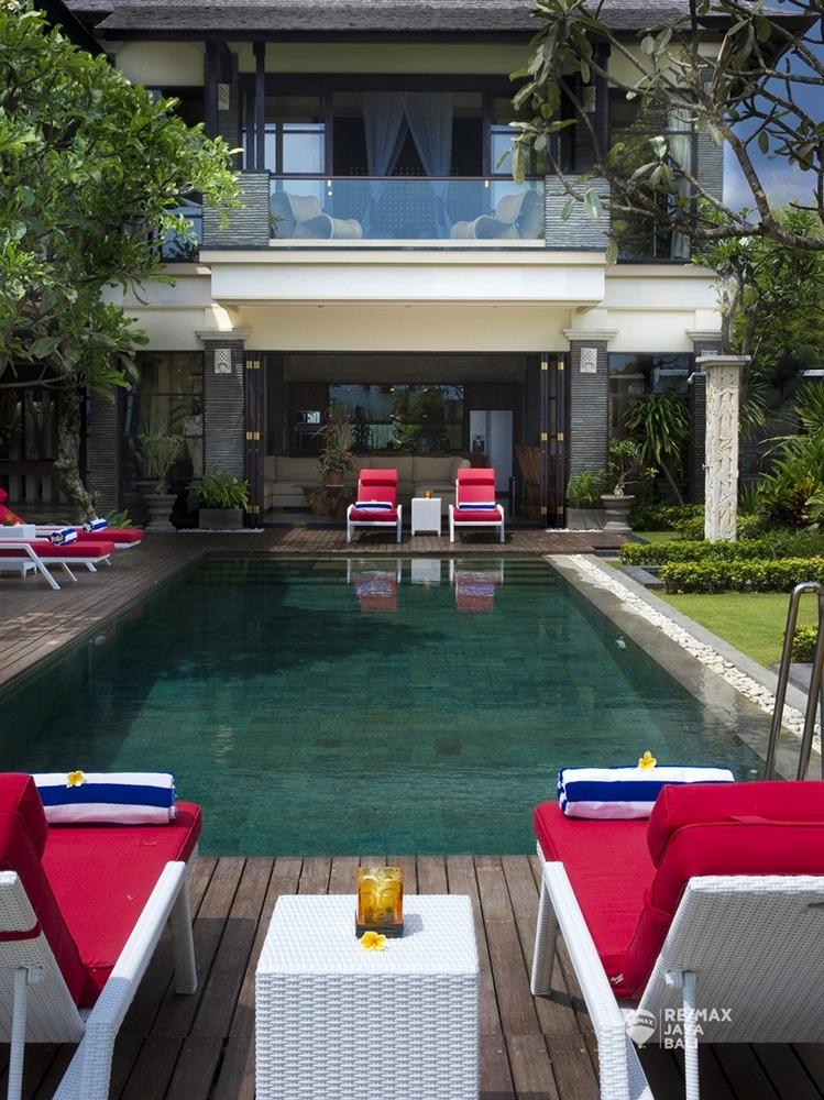 Villa Dijual design tropical modern yang cantik, area Seminyak - 0