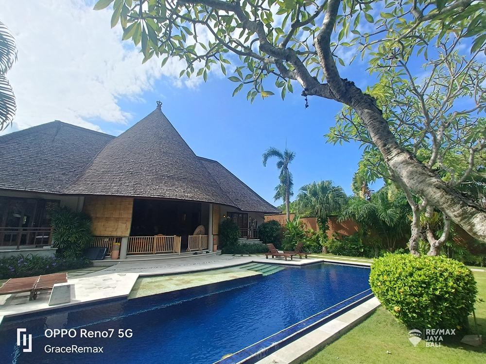 Luxury Villa Fully Furnished Dijual, area Kerobokan - 0
