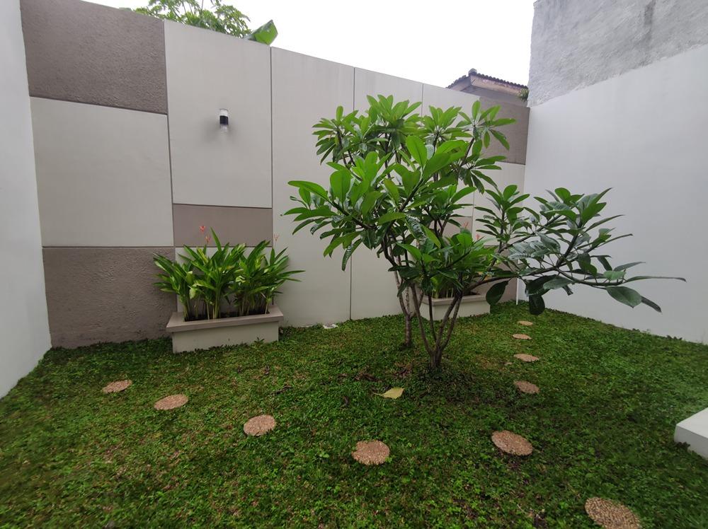 Rumah Batu Indah Modern Minimalis dekat Batununggal Estate - 1