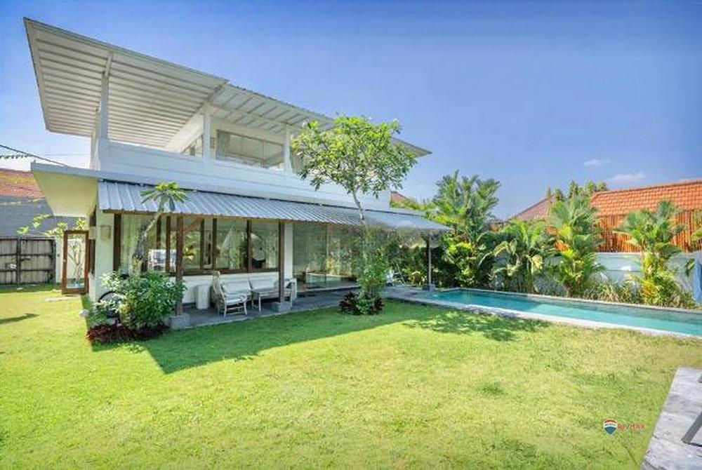 Big Villa with Garden and Beachside for Sale, Canggu Area - 1