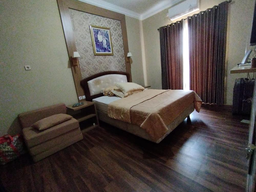 Dijual Rumah 3 Lantai di Jalan Kebon Jeruk Jakarta Barat - 1