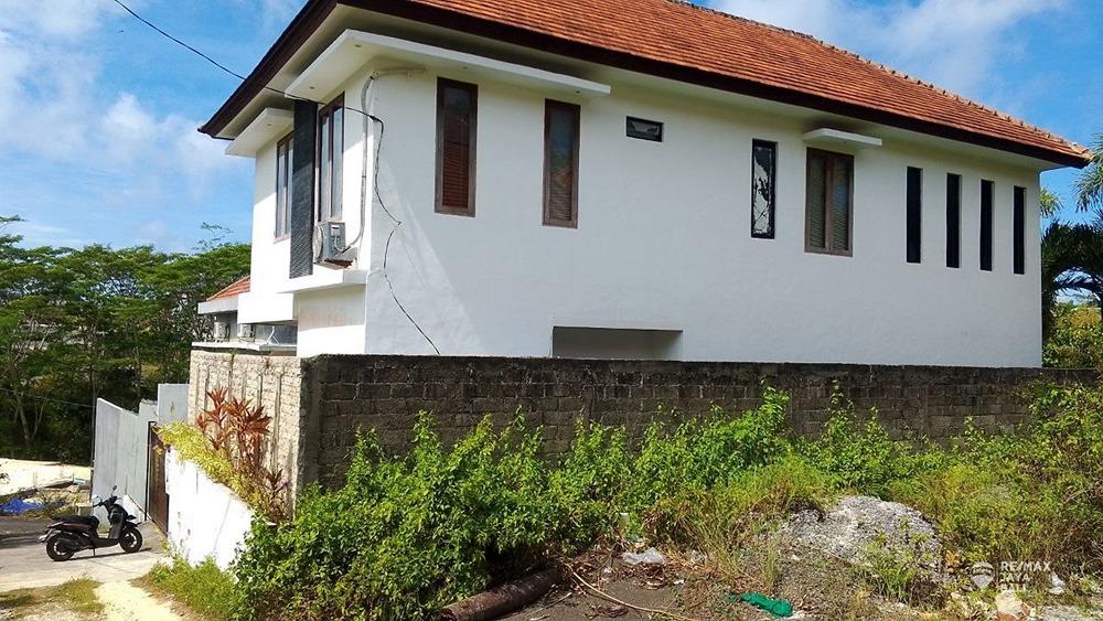 Rumah 2 Lantai Fully Furnished Dijual, area Nusa Dua - 3