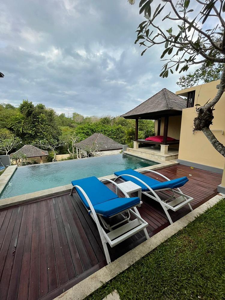 Jual Villa dengan Kolam Renang di Banjar Kelod, Ungasan, Bali  - 0