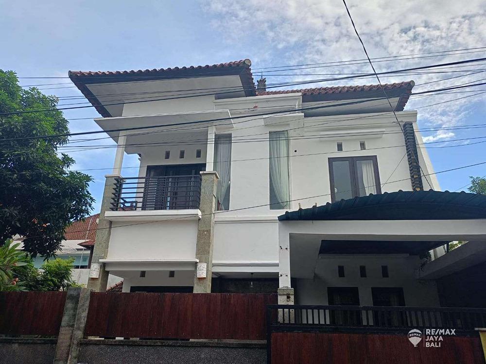 Rumah Balinese Modern Disewakan  Dua Lantai, area Denpasar Selatan - 0
