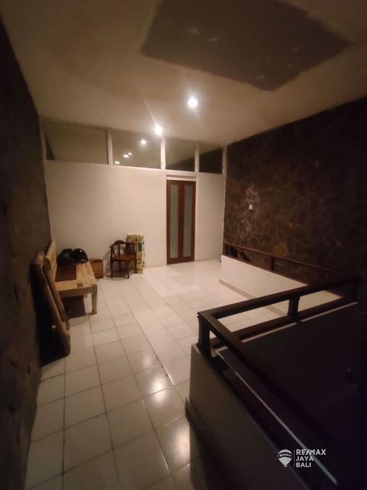 Ruko Dijual Lokasi Bagus, Area Legian - 1