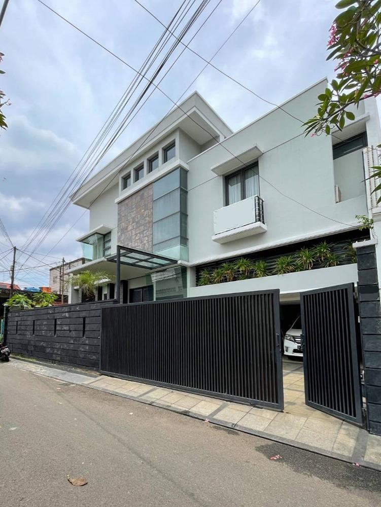 DIJUAL RUMAH DIJALAN KEMANG UTARA JAKARTA SELATAN  - 1