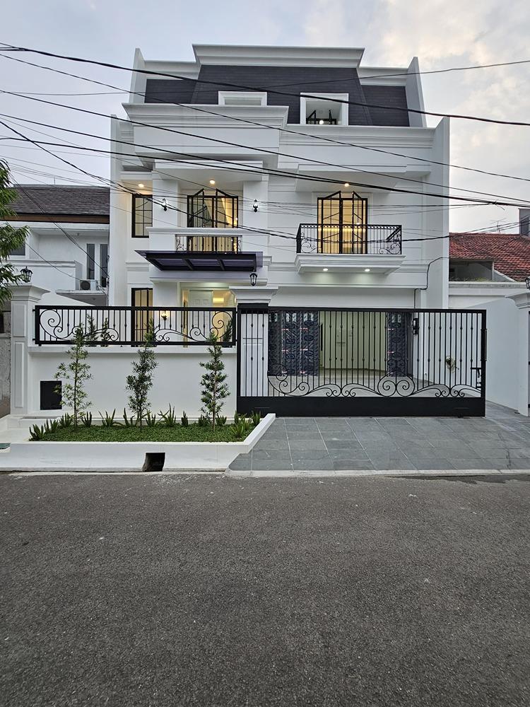 Dijual Rumah Baru Lux di Pondok Indah Siap Huni Design American Classic - 1