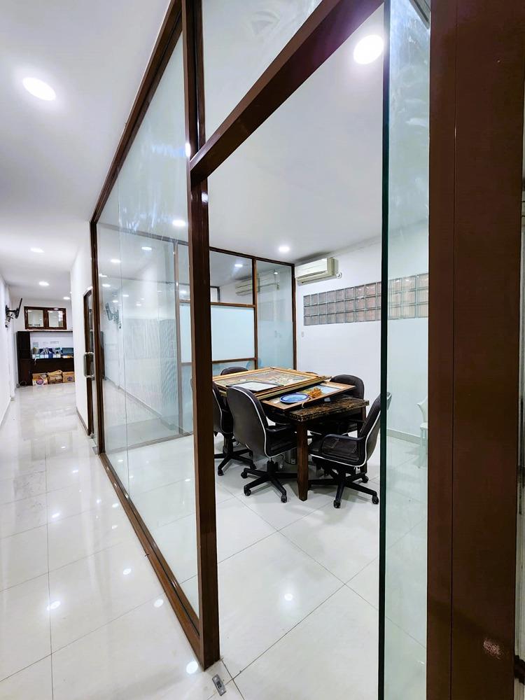 DISEWAKAN Ruko 4 Lantai Semi Furnished Baru Direnovasi untuk Kantor di Jakarta Pusat - 2