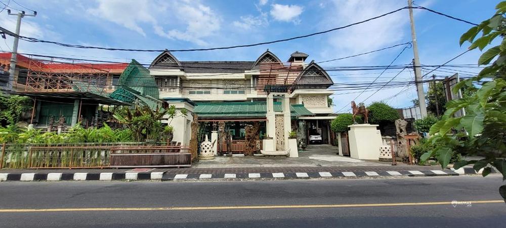 Commercial Building For Sale with 3 Floors, Gianyar Area - 0