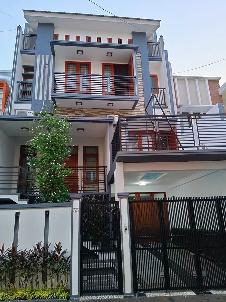 Dijual Segera Rumah Lux 4 Lantai di Palmerah Residence Jakarta Barat  - 0