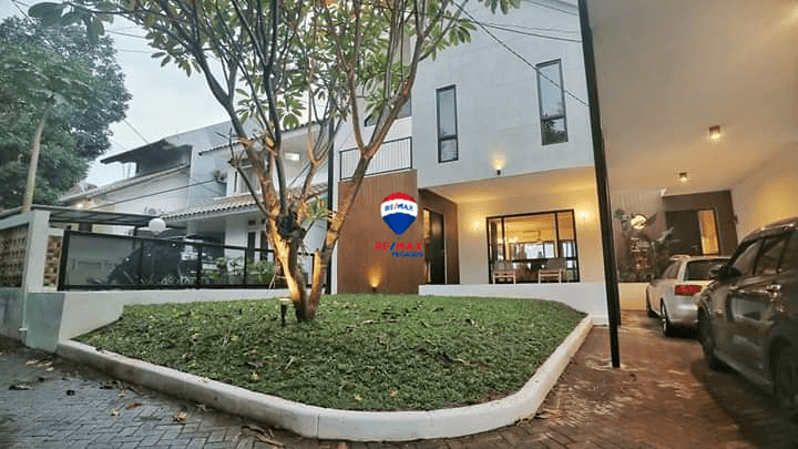Rumah Baru Siap Huni Dalam Cluster di Jakarta Selatan - 1