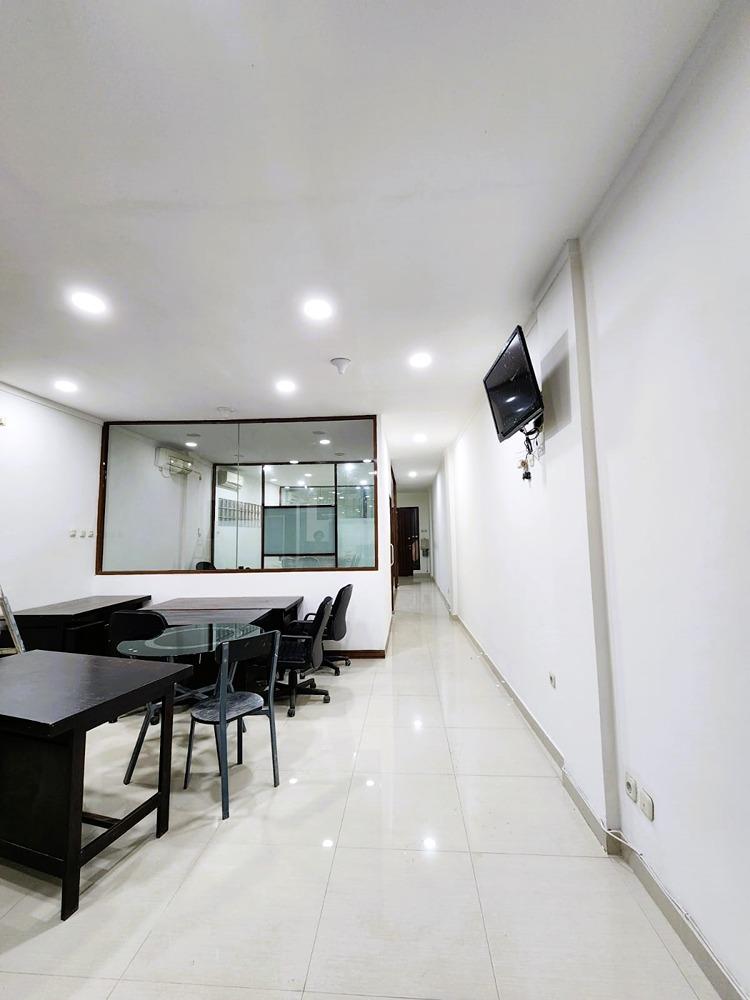 DISEWAKAN Ruko 4 Lantai Semi Furnished Baru Direnovasi untuk Kantor di Jakarta Pusat - 3
