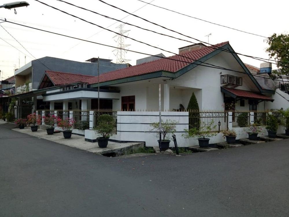 Rumah hoek siap huni 14x23 322m Duren Sawit Jakarta Timur - 2
