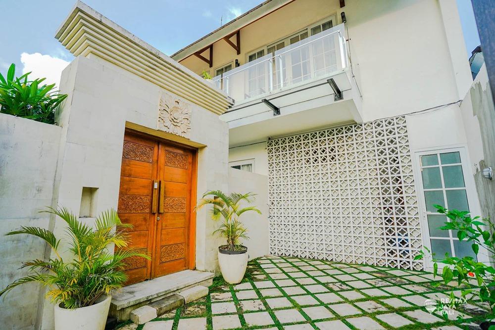 Tropical Villa Semi Furnished Disewakan, area Jimbaran - 0