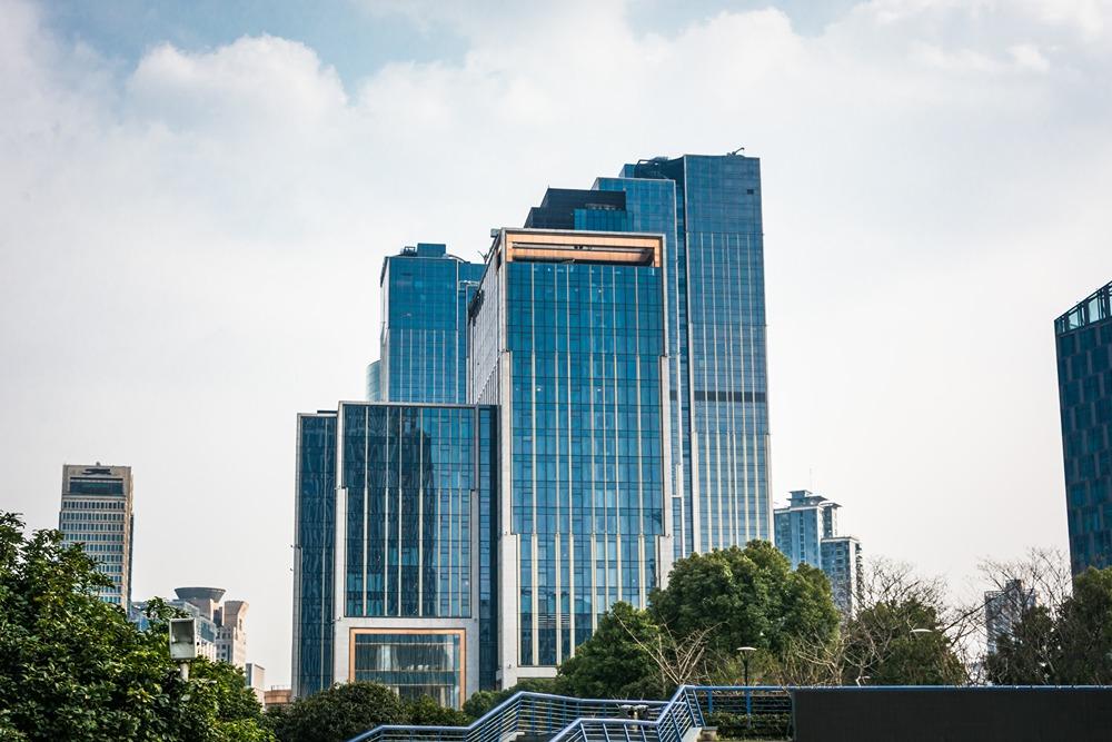 Sewa Gedung Perkantoran vs Ruko